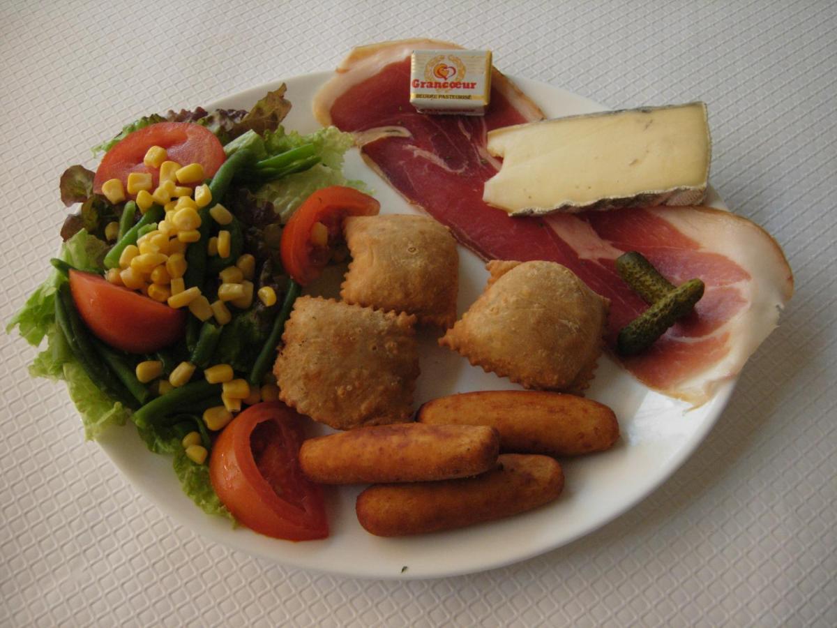 Hotel Restaurant Le Chamois Ancelle Exterior photo