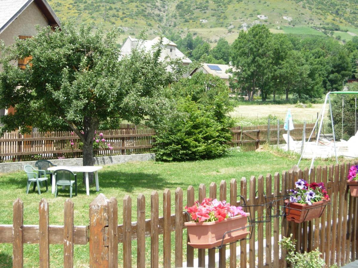 Hotel Restaurant Le Chamois Ancelle Exterior photo